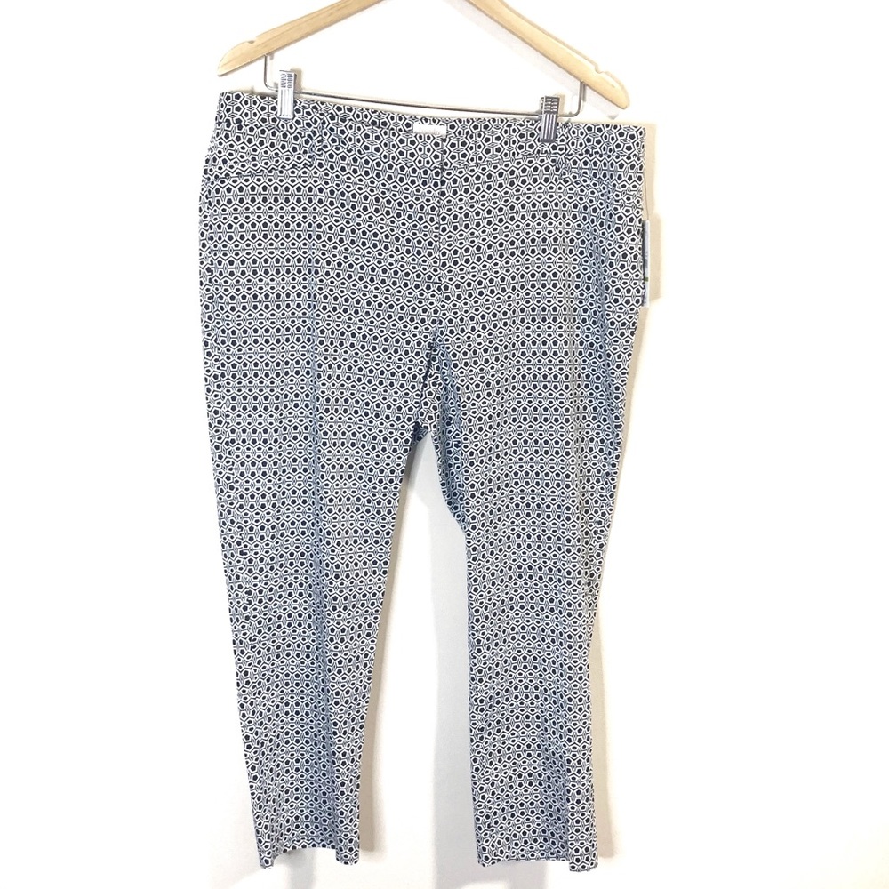 ⭐️3/$25 Laundry by Shelli Segal Geo Print Capri NWT 14